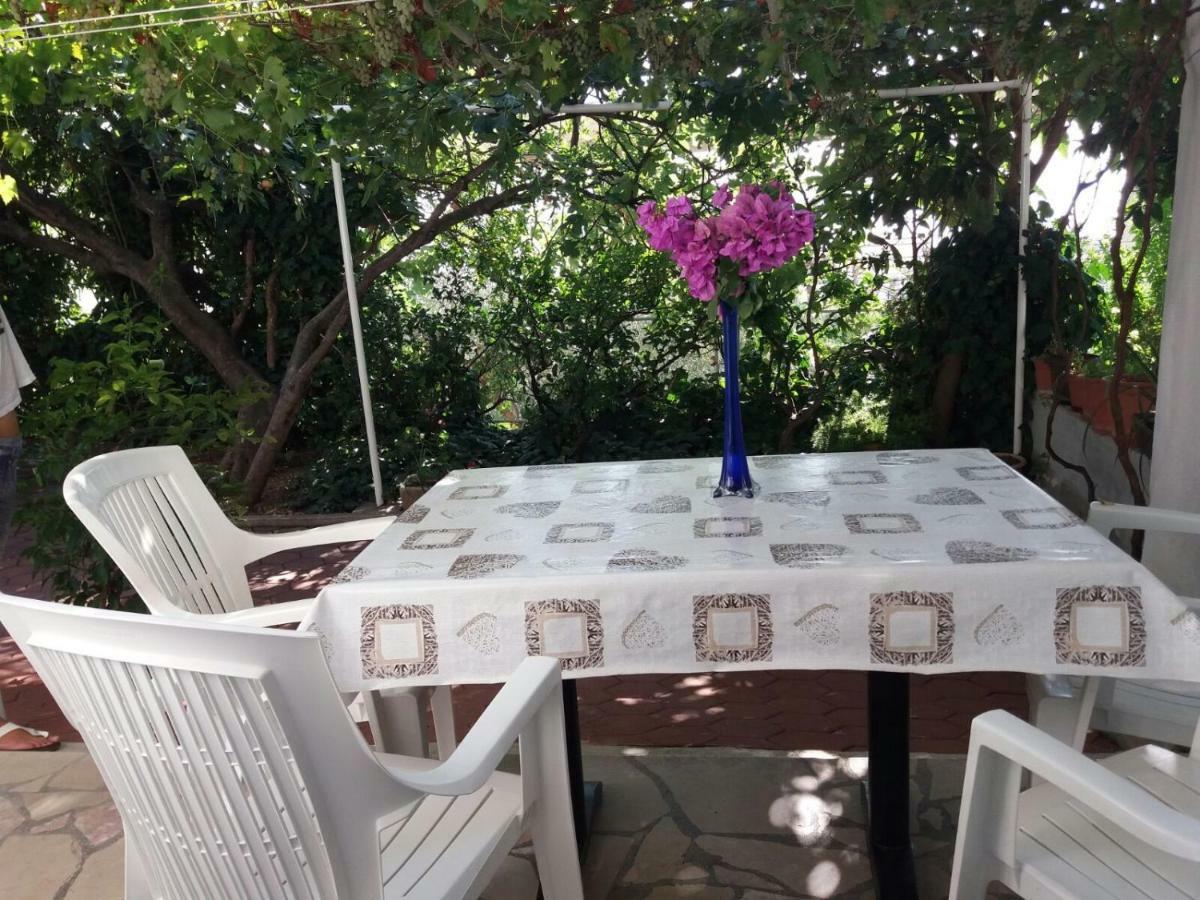 Apartmani Ivona Podgora Exterior foto